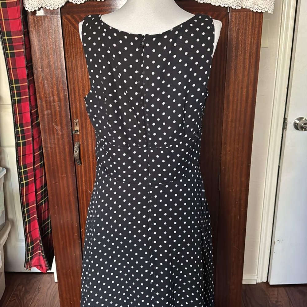 Vintage Polka Dot Sleeveless v neck Dress - Picture 5 of 6